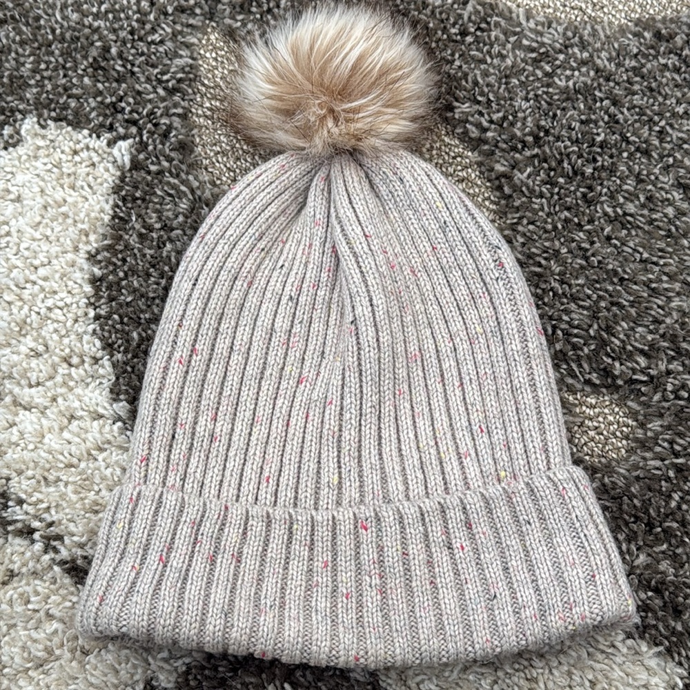 NWOT A New Day Beige Speckled Faux Fur Pom Beanie Hat OS